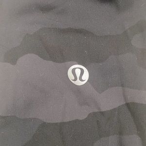 LULULEMON CAMO LEGGINGS size 2, full length